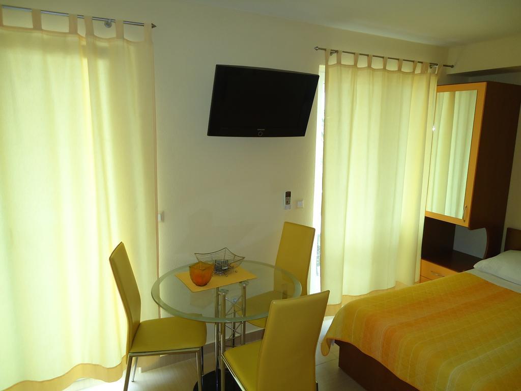 Villa Grgo Apartments Tučepi Oda fotoğraf