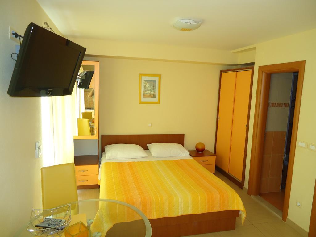 Villa Grgo Apartments Tučepi Oda fotoğraf